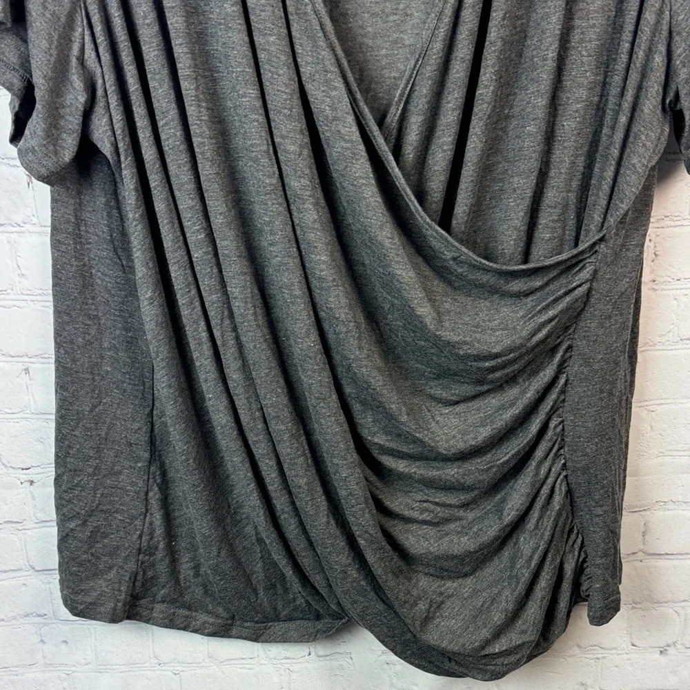 BloomChic Women's Gray Heather Wrap Tee Plus Size 5X - Picture 4 of 5